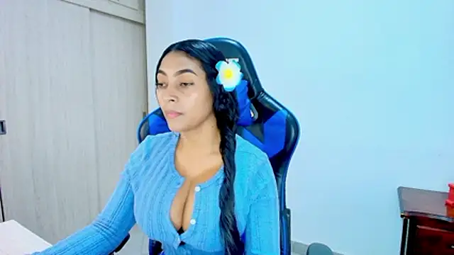 sophiax-x online show from December 17, 2025, 6:24 pm