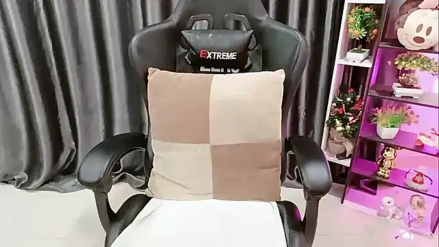 Yuki-yio online show from February 27, 2026, 1:17 am