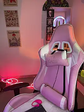 Emma Wish online show from November 14, 2025, 9:29 pm