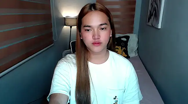 Snapshot of MoaningKylie chatting on December 15, 2024, 1:02 am MoaningKylie online show from December 15, 2024, 1:02 am