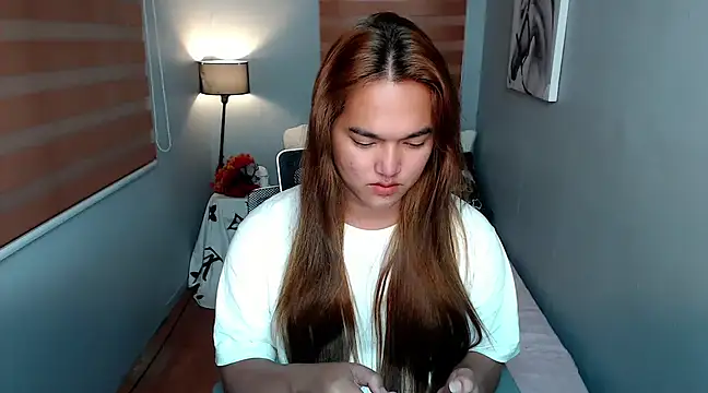 Snapshot of MoaningKylie chatting on January 3, 2025, 12:43 am MoaningKylie online show from January 3, 2025, 12:43 am