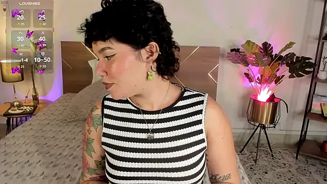 Amy art online show from April 16, 2026, 9:37 pm