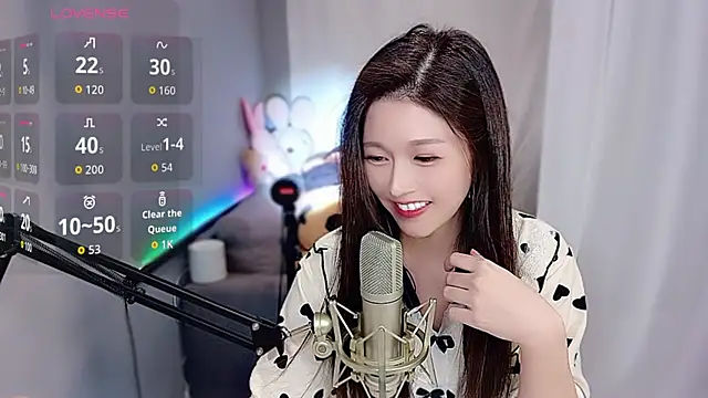 tw lala online show from November 3, 2025, 4:43 pm