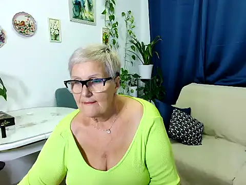 Snapshot of Selenna57 chatting on December 4, 2025, 5:56 pm Selenna57 online show from December 4, 2025, 5:56 pm