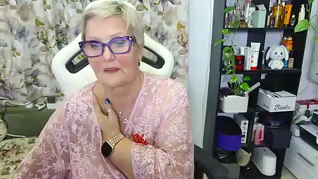 Snapshot of Selenna57 chatting on February 13, 2025, 8:45 pm Selenna57 online show from February 13, 2025, 8:45 pm