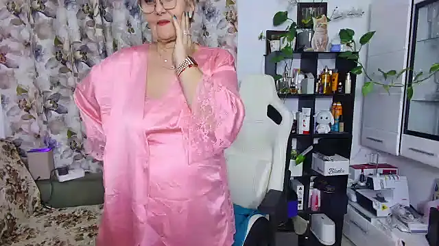 Snapshot of Selenna57 chatting on February 20, 2025, 6:03 pm Selenna57 online show from February 20, 2025, 6:03 pm