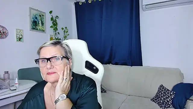 Snapshot of Selenna57 chatting on January 11, 2026, 6:48 pm Selenna57 online show from January 11, 2026, 6:48 pm