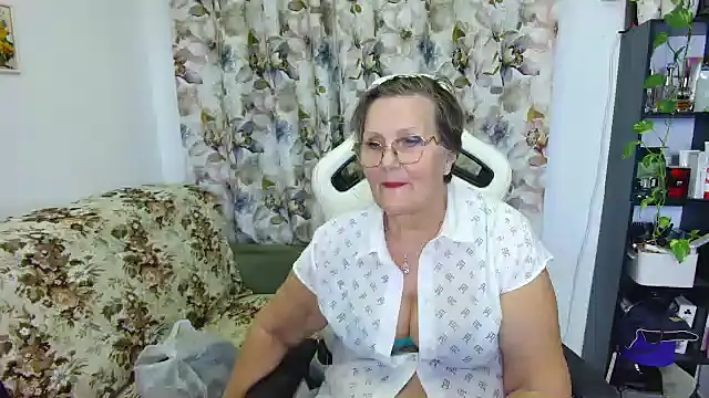 Snapshot of Selenna57 chatting on January 13, 2025, 7:31 pm Selenna57 online show from January 13, 2025, 7:31 pm