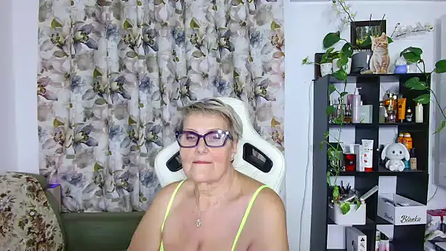 Snapshot of Selenna57 chatting on January 22, 2025, 6:52 pm Selenna57 online show from January 22, 2025, 6:52 pm