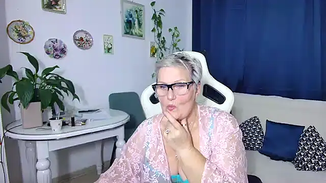 Snapshot of Selenna57 chatting on December 20, 2025, 7:17 pm Selenna57 online show from December 20, 2025, 7:17 pm