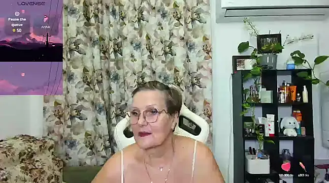 Snapshot of Selenna57 chatting on December 9, 2024, 7:07 pm Selenna57 online show from December 9, 2024, 7:07 pm