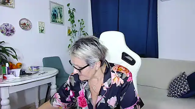 Snapshot of Selenna57 chatting on January 8, 2026, 6:25 pm Selenna57 online show from January 8, 2026, 6:25 pm