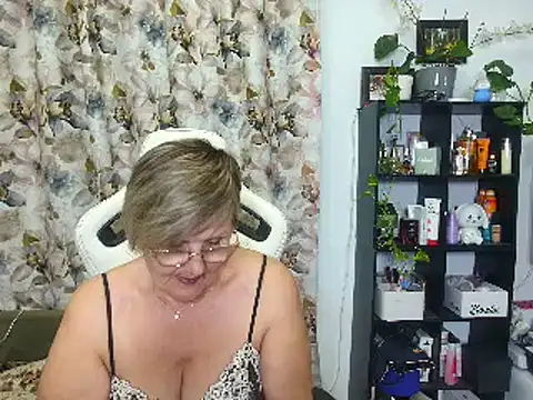 Snapshot of Selenna57 chatting on December 14, 2024, 6:30 pm Selenna57 online show from December 14, 2024, 6:30 pm