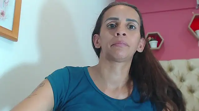 Amber Moore online show from October 7, 2025, 12:33 am