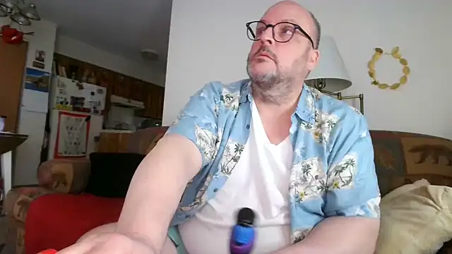 Snapshot of Ursulet_US chatting on May 8, 2026, 8:23 pm Ursulet US online show from May 8, 2026, 8:23 pm