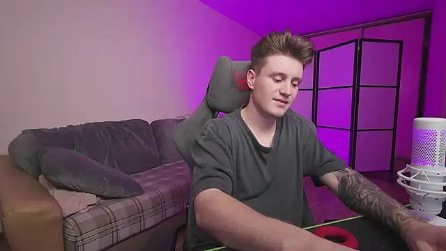 Snapshot of zverev_dima chatting on November 10, 2025, 10:26 pm zverev dima online show from November 10, 2025, 10:26 pm