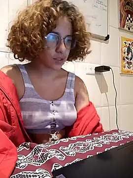 Snapshot of EmmaMelissa0521 chatting on February 27, 2025, 12:36 am EmmaMelissa0521 online show from February 27, 2025, 12:36 am