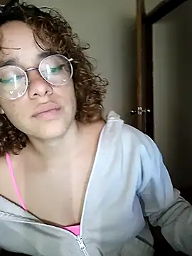 Snapshot of EmmaMelissa0521 chatting on March 6, 2025, 6:26 pm EmmaMelissa0521 online show from March 6, 2025, 6:26 pm