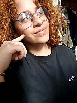 Snapshot of EmmaMelissa0521 chatting on October 4, 2025, 10:11 pm EmmaMelissa0521 online show from October 4, 2025, 10:11 pm