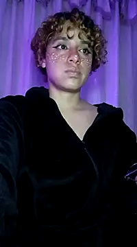 Snapshot of EmmaMelissa0521 chatting on March 15, 2025, 4:35 am EmmaMelissa0521 online show from March 15, 2025, 4:35 am