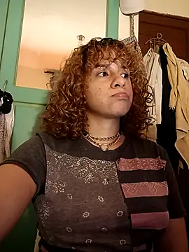 Snapshot of EmmaMelissa0521 chatting on September 16, 2025, 1:50 am EmmaMelissa0521 online show from September 16, 2025, 1:50 am