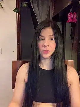 Snapshot of Estefani_32 chatting on February 25, 2026, 10:42 pm Estefani 32 online show from February 25, 2026, 10:42 pm