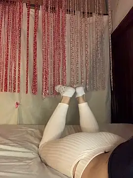 Estefani 32 online show from March 29, 2026, 3:13 pm