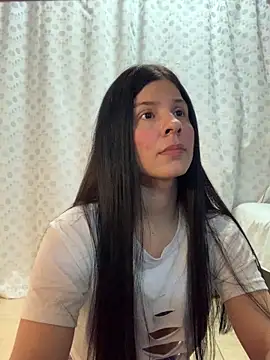 Estefani 32 online show from March 23, 2026, 8:30 pm