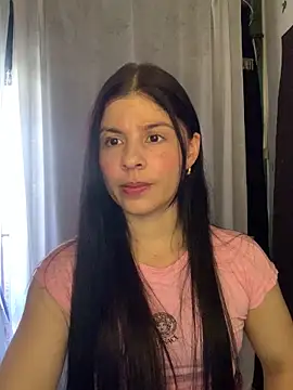 Estefani 32 online show from May 26, 2026, 5:44 pm