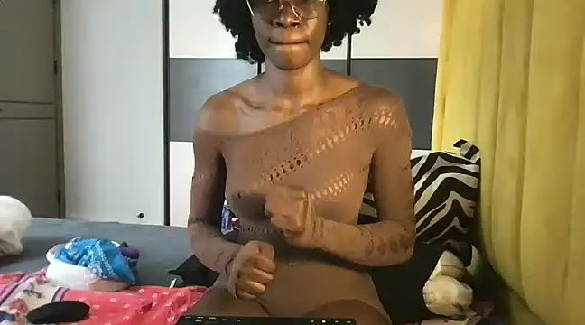 choco petite online show from March 22, 2025, 7:15 am