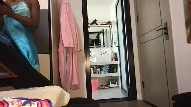 Snapshot of choco_petite chatting on March 11, 2026, 4:06 am choco petite online show from March 11, 2026, 4:06 am