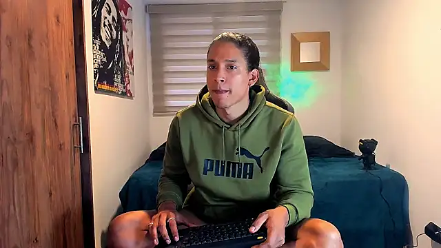 Snapshot of Liam_V chatting on January 28, 2025, 12:00 pm Liam V online show from January 28, 2025, 12:00 pm