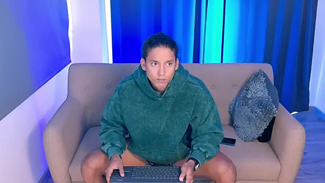 Snapshot of Liam_V chatting on October 4, 2025, 3:24 pm Liam V online show from October 4, 2025, 3:24 pm