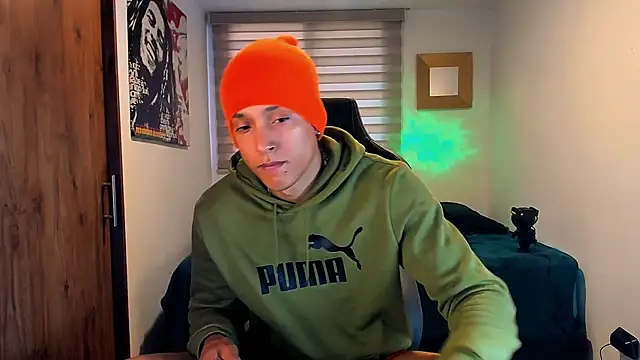 Snapshot of Liam_V chatting on January 29, 2025, 12:35 pm Liam V online show from January 29, 2025, 12:35 pm