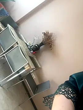 Flossy Vettie online show from October 21, 2025, 9:30 am