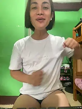 Snapshot of Ms_Nics chatting on December 16, 2024, 11:28 pm Ms Nics online show from December 16, 2024, 11:28 pm