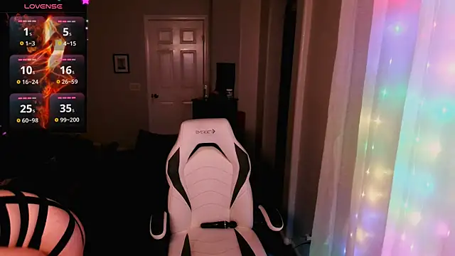 Snapshot of britteebee chatting on February 17, 2026, 6:44 am britteebee online show from February 17, 2026, 6:44 am