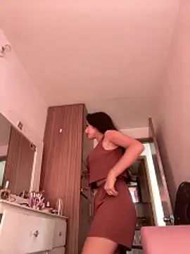 Snapshot of DulceLenns chatting on December 4, 2025, 6:18 pm DulceLenns online show from December 4, 2025, 6:18 pm