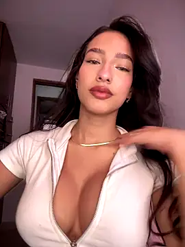 Snapshot of DulceLenns chatting on November 15, 2025, 6:23 pm DulceLenns online show from November 15, 2025, 6:23 pm