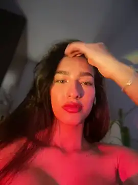 Snapshot of DulceLenns chatting on December 20, 2025, 6:22 pm DulceLenns online show from December 20, 2025, 6:22 pm