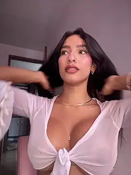 Snapshot of DulceLenns chatting on November 6, 2025, 6:01 pm DulceLenns online show from November 6, 2025, 6:01 pm