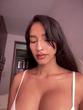 Snapshot of DulceLenns chatting on November 10, 2025, 6:24 pm DulceLenns online show from November 10, 2025, 6:24 pm