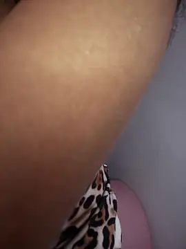 Snapshot of DulceLenns chatting on November 23, 2025, 6:29 pm DulceLenns online show from November 23, 2025, 6:29 pm