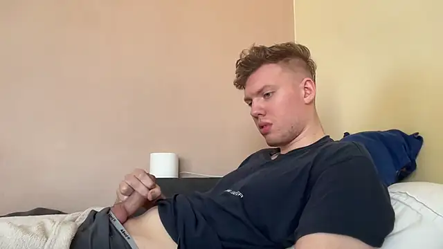 Snapshot of sexybooii6968 chatting on March 1, 2026, 11:43 am sexybooii6968 online show from March 1, 2026, 11:43 am