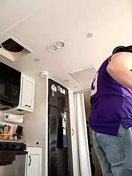 EZYves online show from February 7, 2026, 8:28 pm