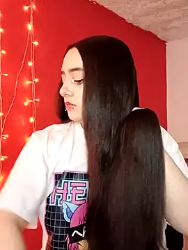 IvonneT online show from October 5, 2025, 8:32 pm