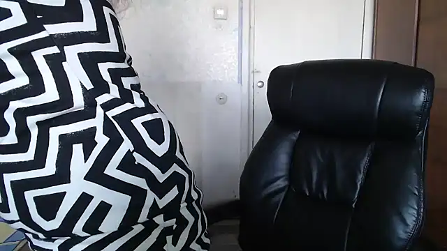 Snapshot of MilayaDFlow chatting on December 18, 2024, 12:29 pm MilayaDFlow online show from December 18, 2024, 12:29 pm