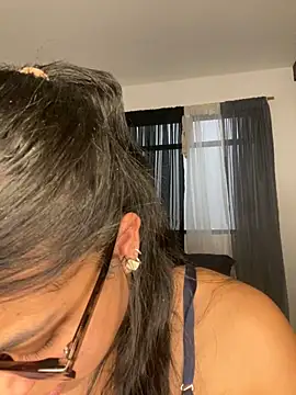 Snapshot of trianawhite chatting on February 5, 2026, 10:49 pm trianawhite online show from February 5, 2026, 10:49 pm