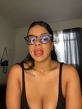 trianawhite online show from October 3, 2025, 2:18 pm