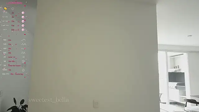 Snapshot of sweetest_bella chatting on June 2, 2026, 4:51 pm sweetest bella online show from June 2, 2026, 4:51 pm
